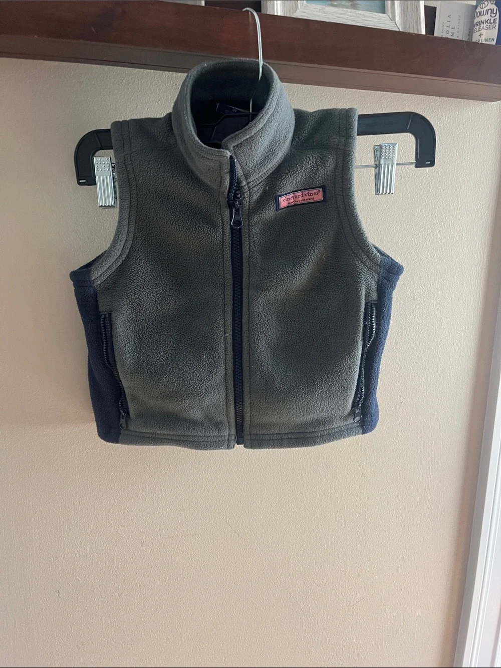 Vineyard Vines Gray and navy Fleece Vest